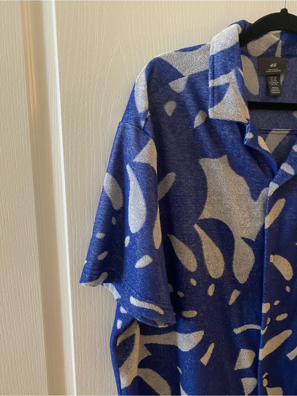 H&M Short Sleeve Resortwear Regular Fit Shirt in Blue & White - XXL